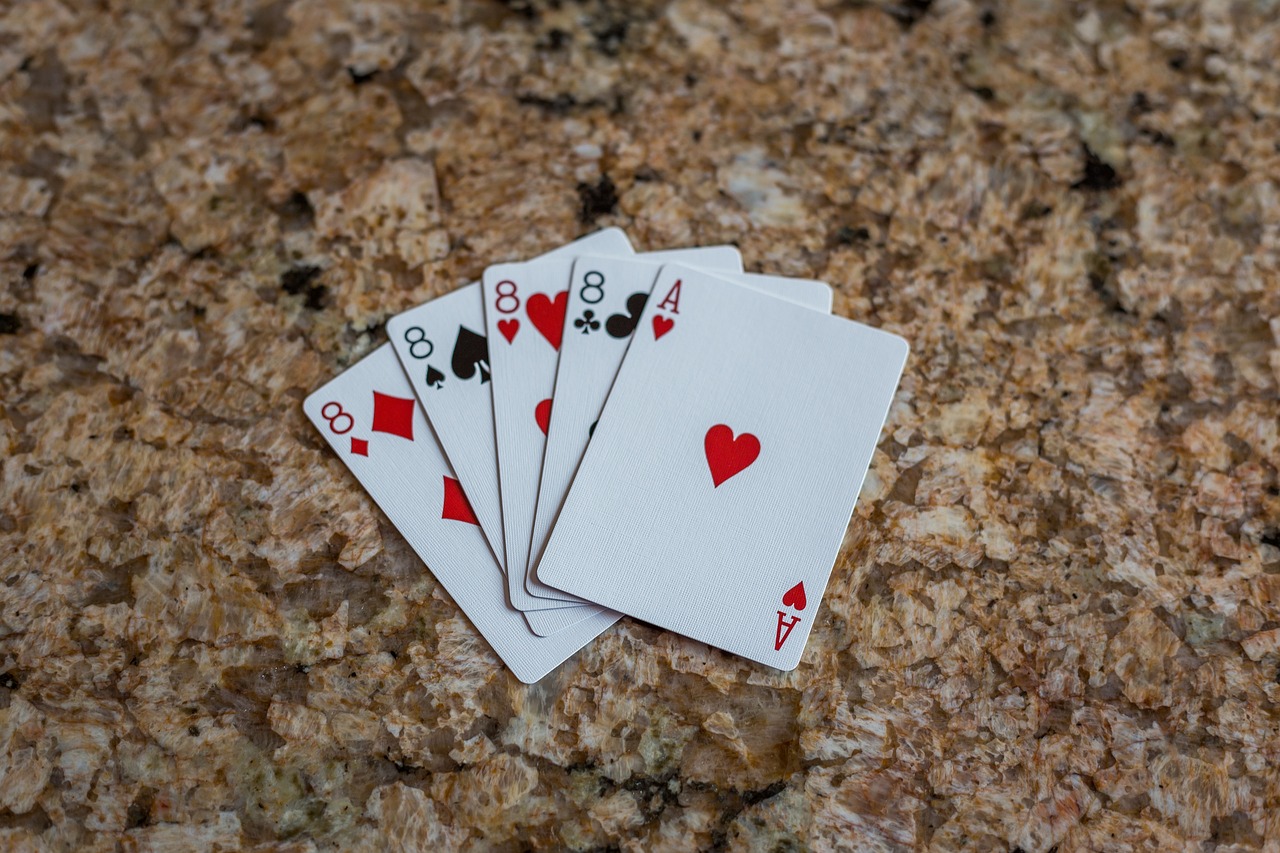 Comprendiendo las Cartas de Poker: Una Guía Esencial