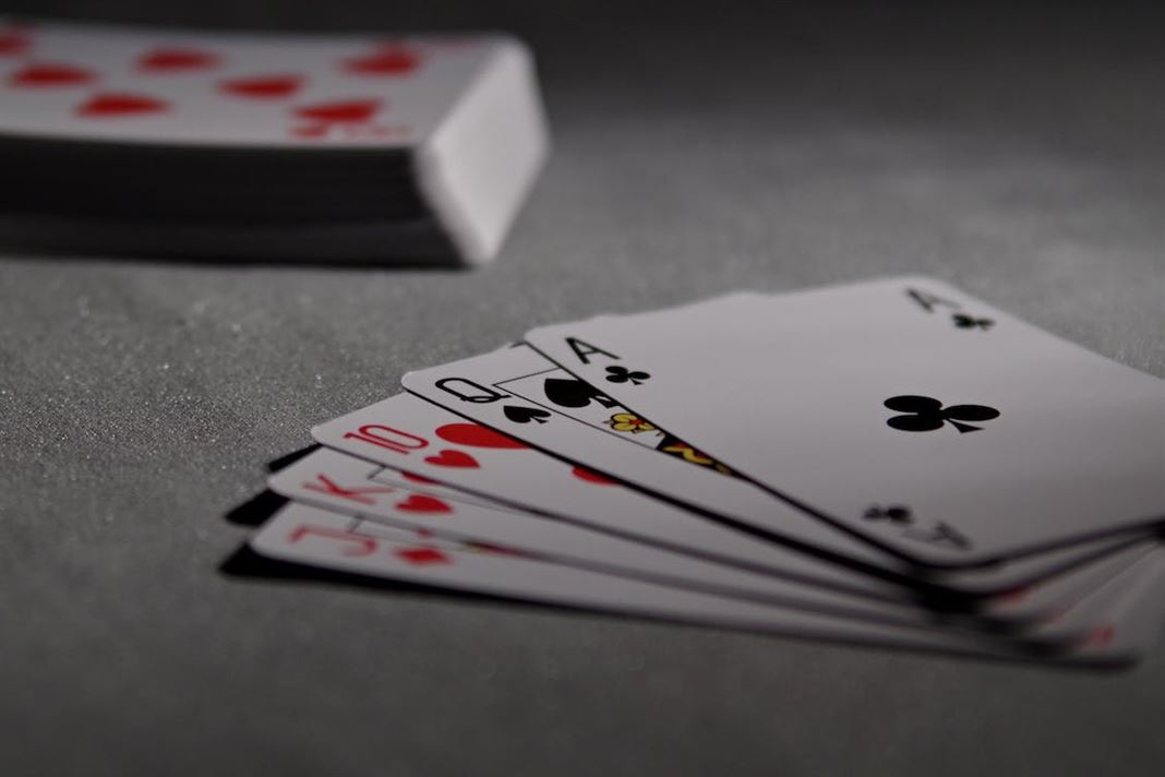 Estrategia preflop en el póker: toma decisiones acertadas desde el inicio