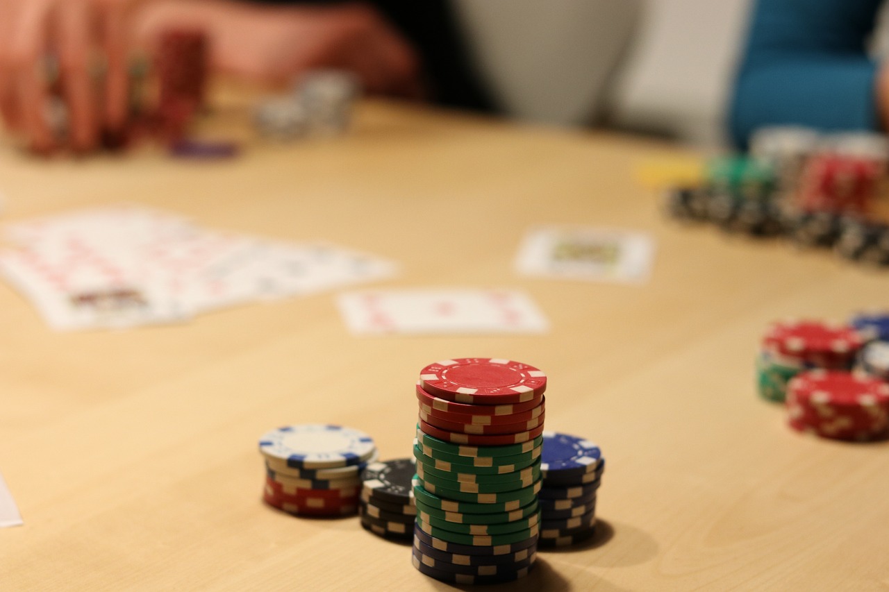 Estrategias Para Jugar Lento O Rápido Las Manos Fuertes de Póquer