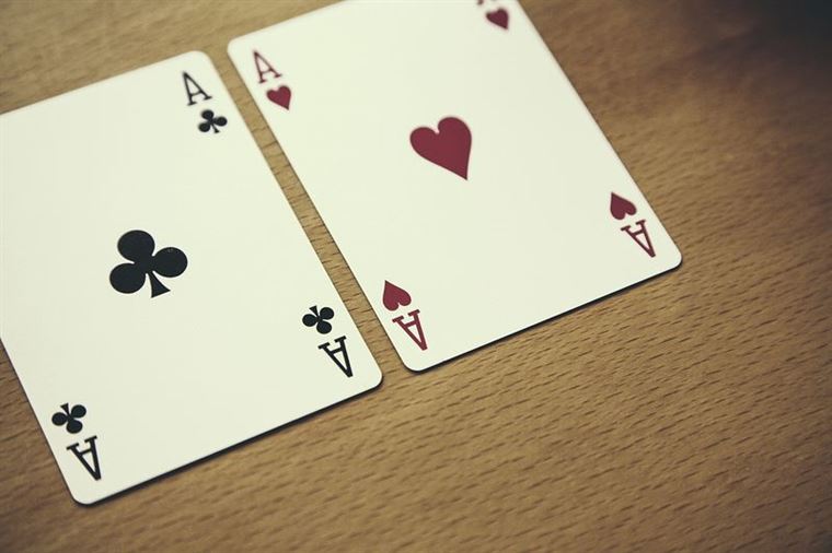 Los Riesgos de Interpretar Mal la Debilidad en El Póquer